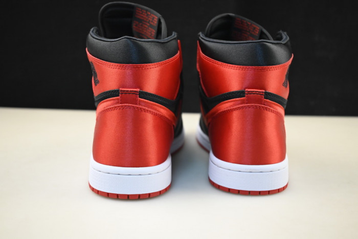 Air Jordan 1 High OG WMNS Satin Bred FD4810-061